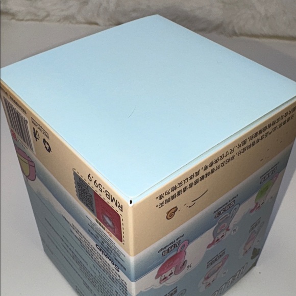 Miniso Hello Kitty Summer Tan Scented Vinyl Plush Blind Box - Picture 6 of 6